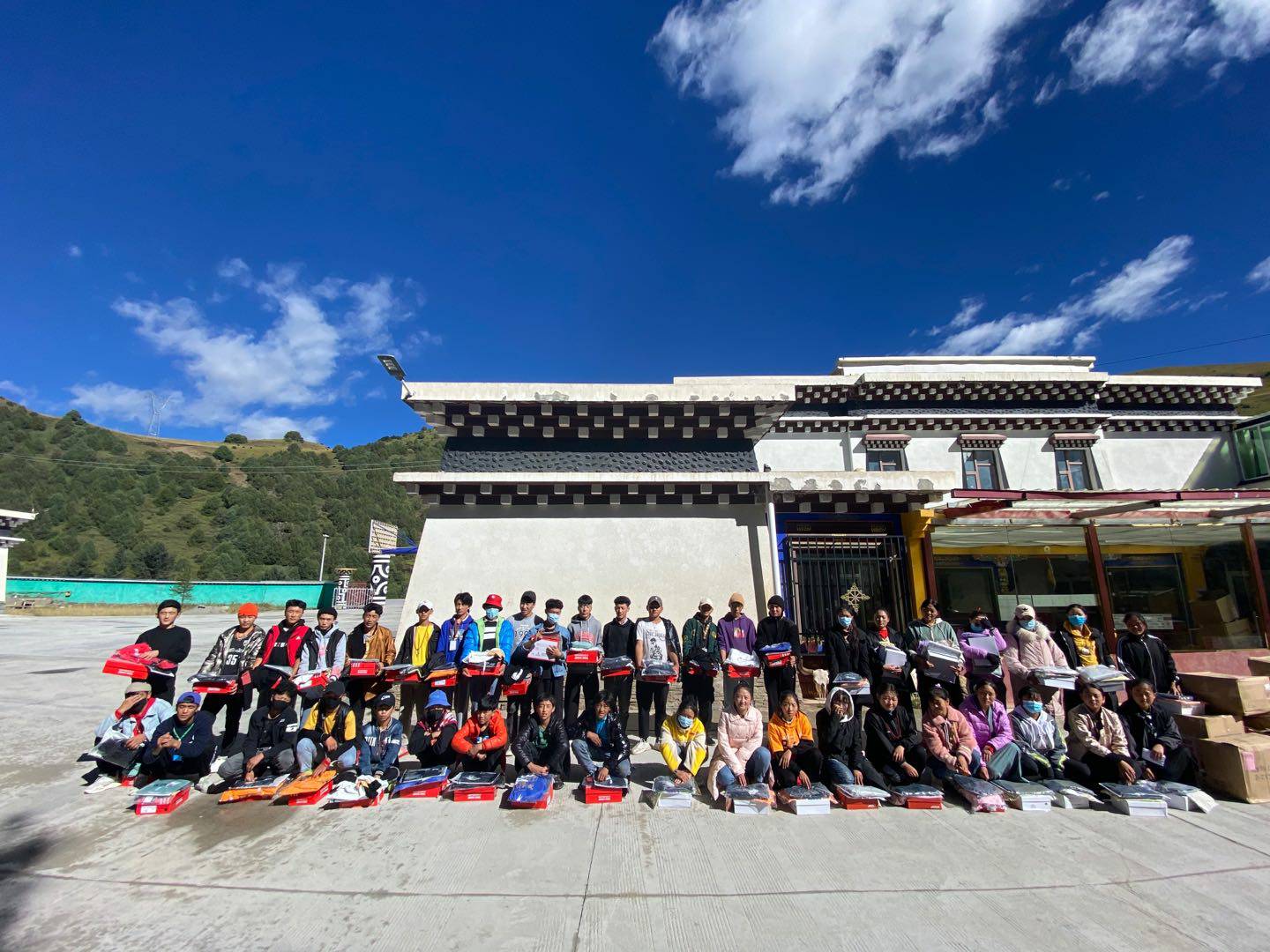 开云·官方版在线入口-开云(中国)公益回顾丨家国同欢月同圆 温暖满载甘孜州(图8)