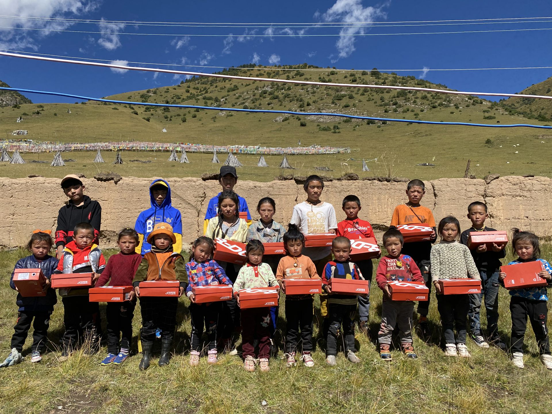 开云·官方版在线入口-开云(中国)公益回顾丨家国同欢月同圆 温暖满载甘孜州(图13)